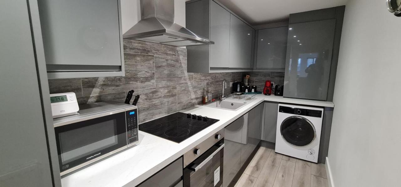 The Ecclesian - Upscale Near Trafford Centre & Eccles Train Station Manchester