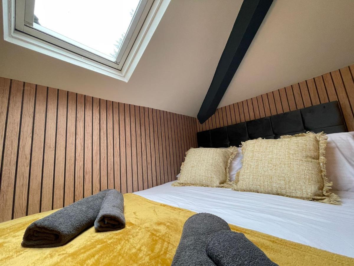 Deluxe Centrally Located In * Manchester