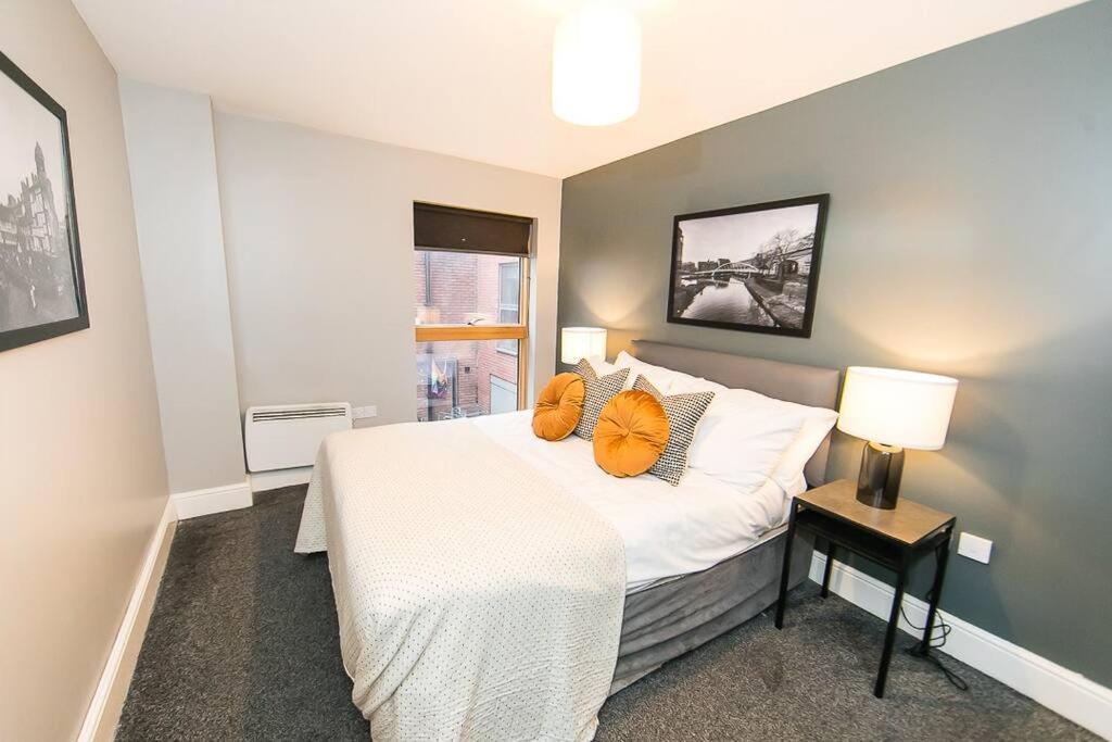 2 Bedroom With Space For 6 * Manchester