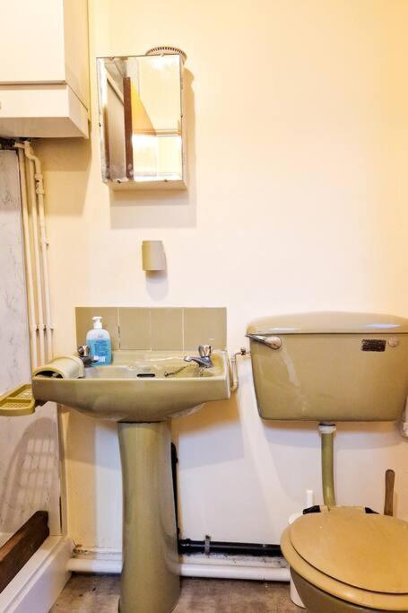 Tallis House, Sleeps 5, Near Centre, Free Parking, Long Or Short - By Nmb Holiday home *