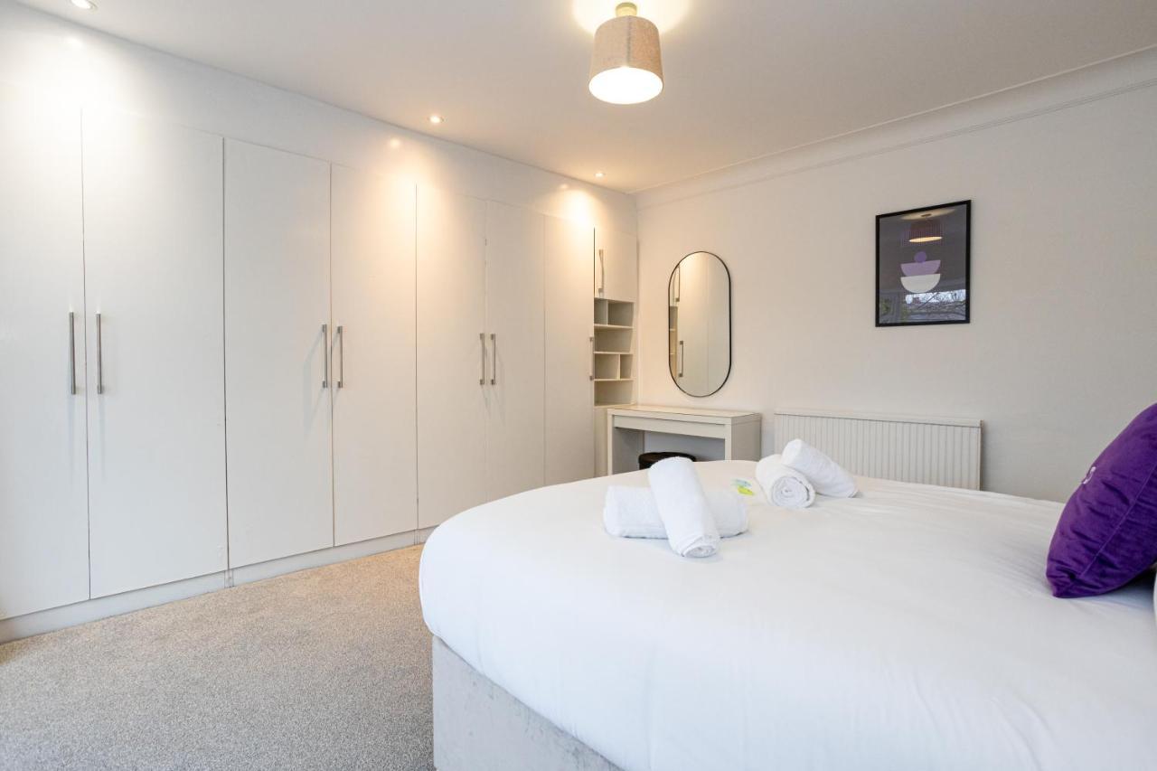 Vakantiehuis Pillo - Spacious 4 Bedroom Detached House Close To Heaton Park