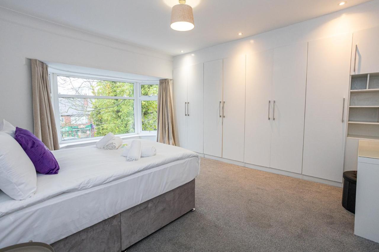 Vakantiehuis Pillo - Spacious 4 Bedroom Detached House Close To Heaton Park
