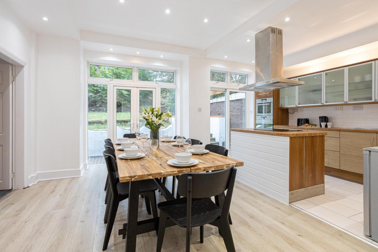 Vakantiehuis Pillo - Spacious 4 Bedroom Detached House Close To Heaton Park