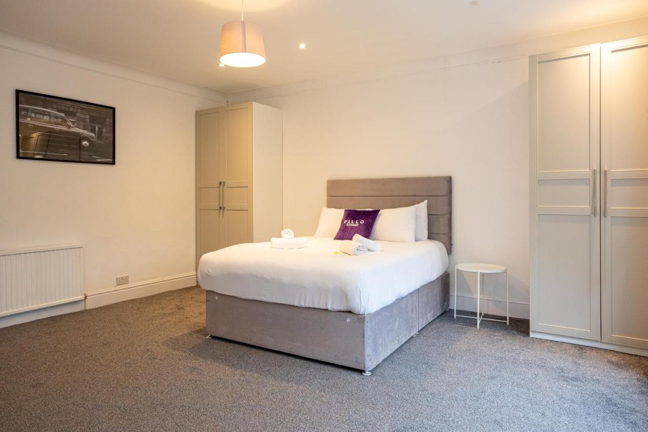 Vakantiehuis Pillo - Spacious 4 Bedroom Detached House Close To Heaton Park *