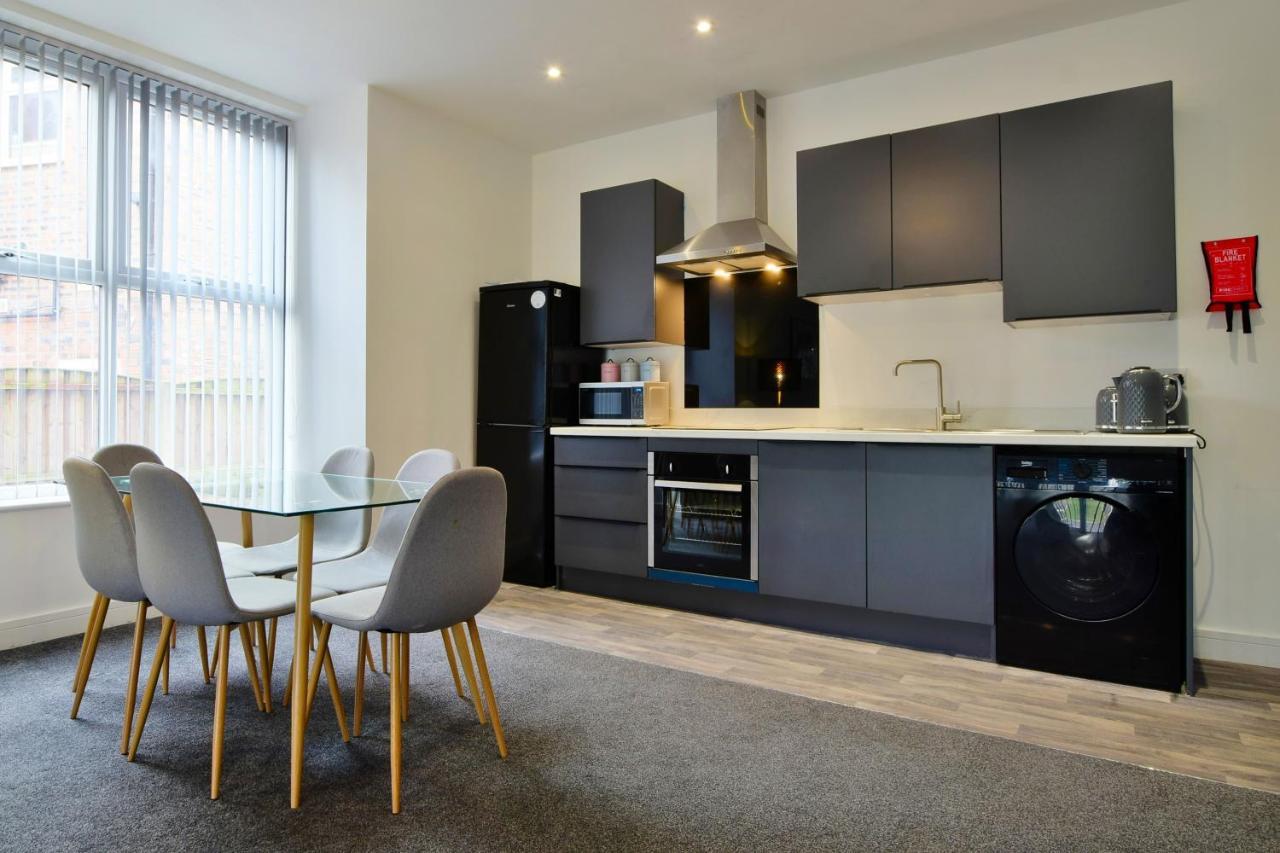 Appartement Spacious 2-br Close To Salford Royal Hospital *
