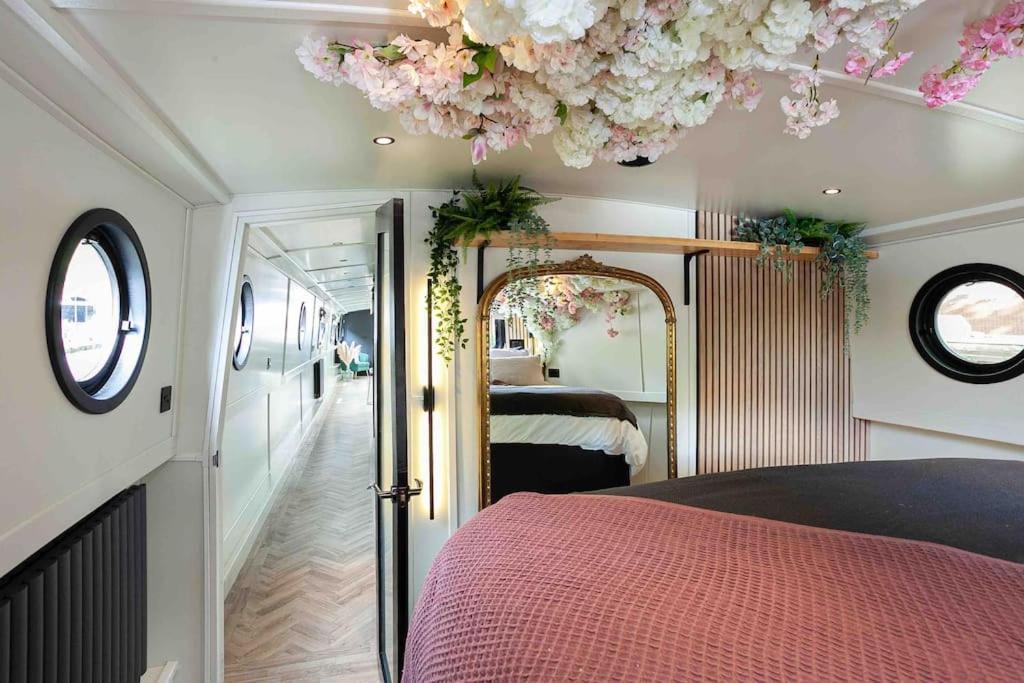 The Vaetten Hues Luxury Boat *