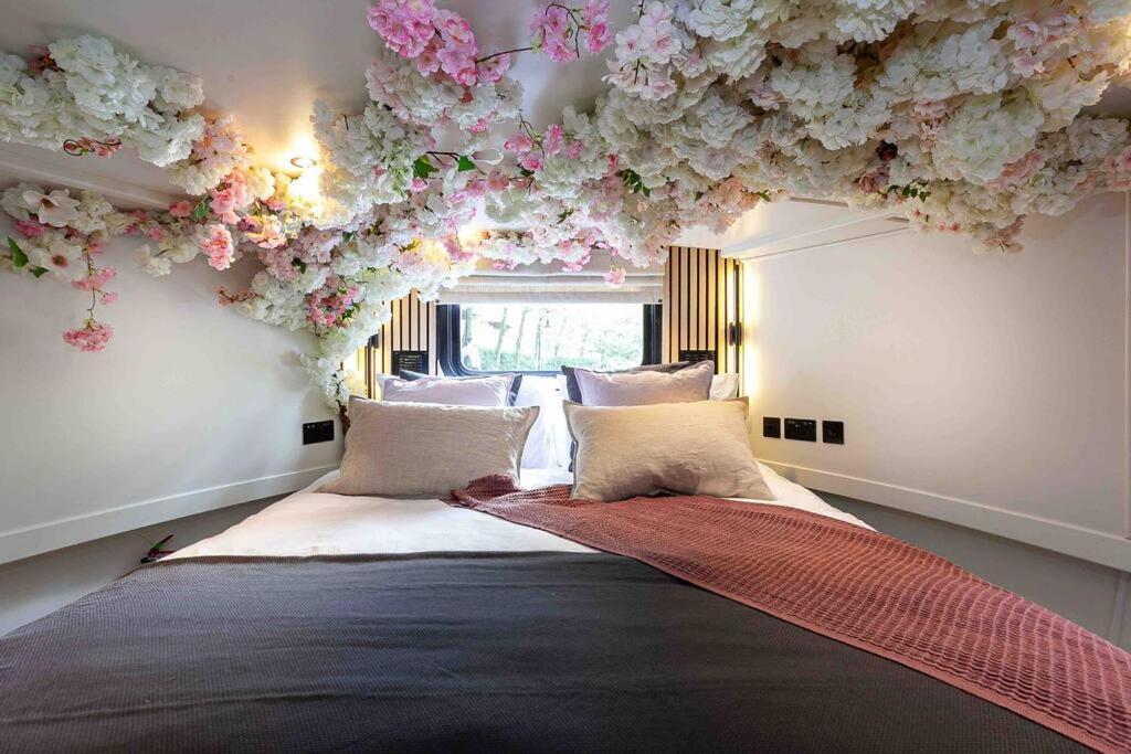 The Vaetten Hues Luxury Boat Botel
