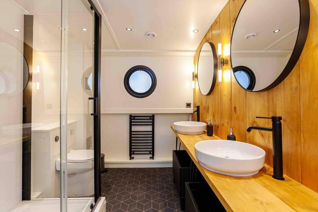 Botel The Vaetten Hues Luxury Boat