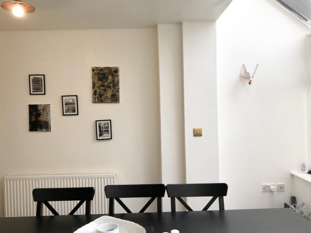 Cosy Spacious 4 Bedroom Town House With Shared Bathrooms, Living Space, Kitchen And Garden * Manchester