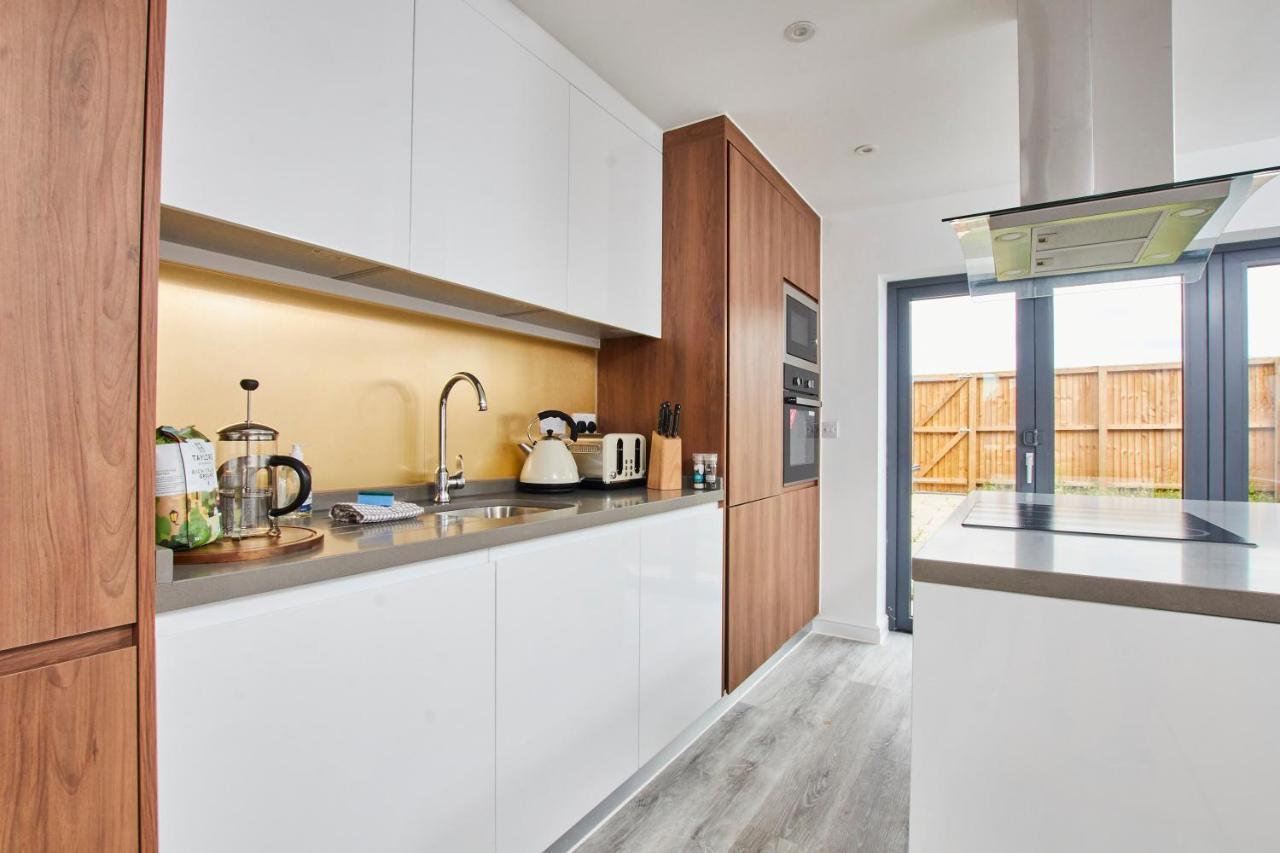 Fabulous 5 Bed House W Parking