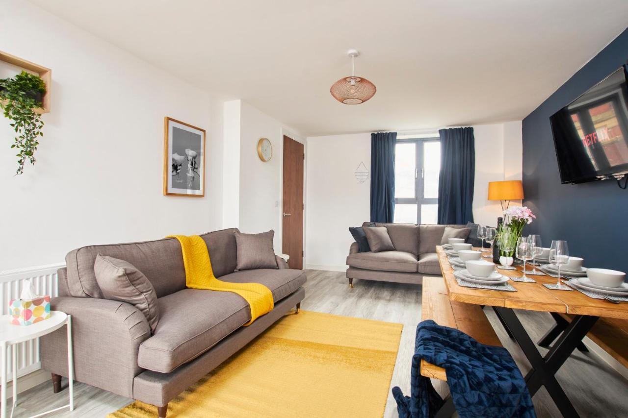 Fabulous 5 Bed House W Parking * Manchester