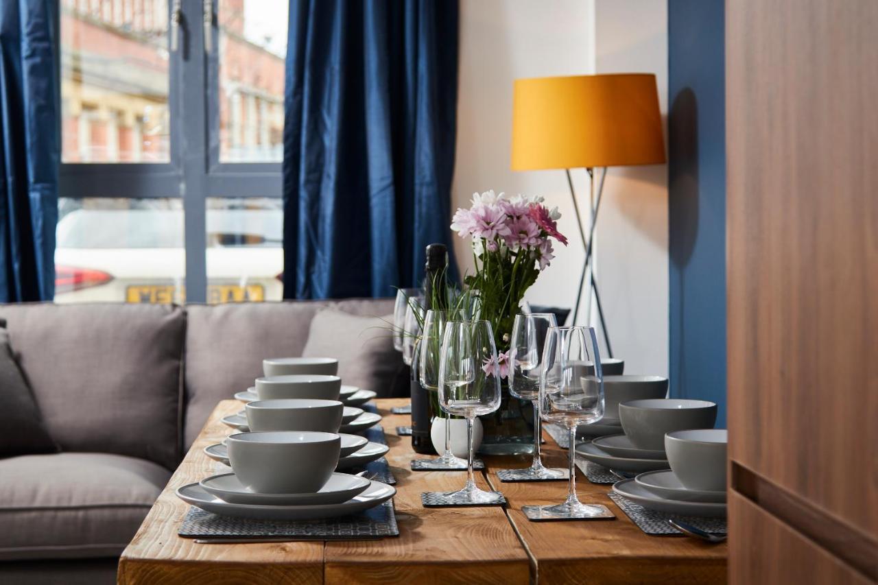 Fabulous 5 Bed House W Parking Manchester