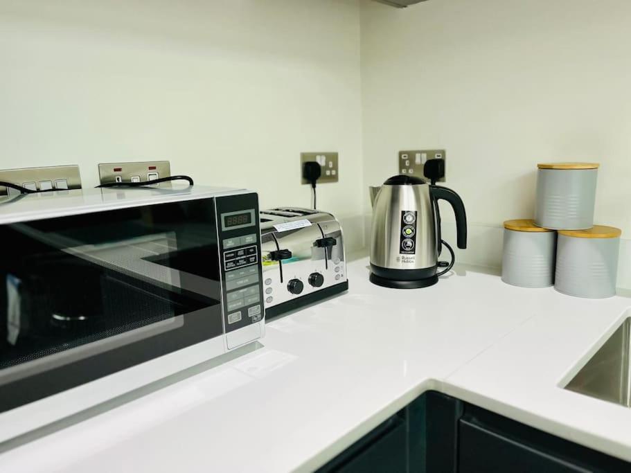Lovely Studio With Free Parking Included! *