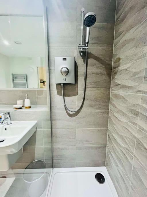 Apartment Lovely Studio With Free Parking Included! Manchester