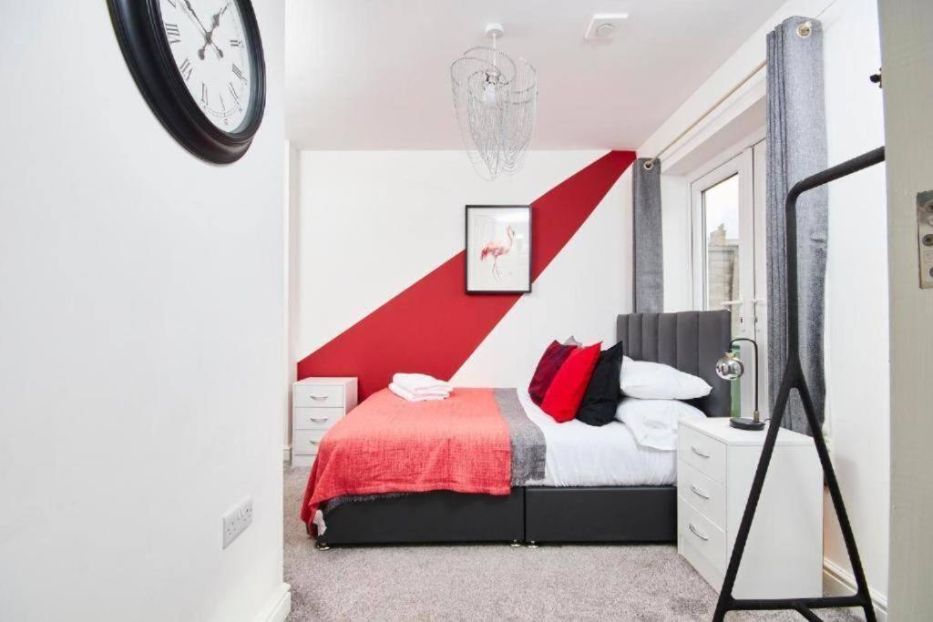 The Exquisite Abode - Parking Apartment Manchester