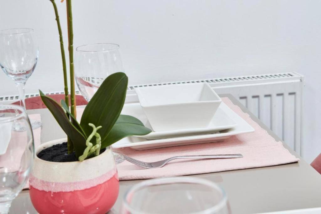 The Exquisite Abode - Parking Apartment Manchester