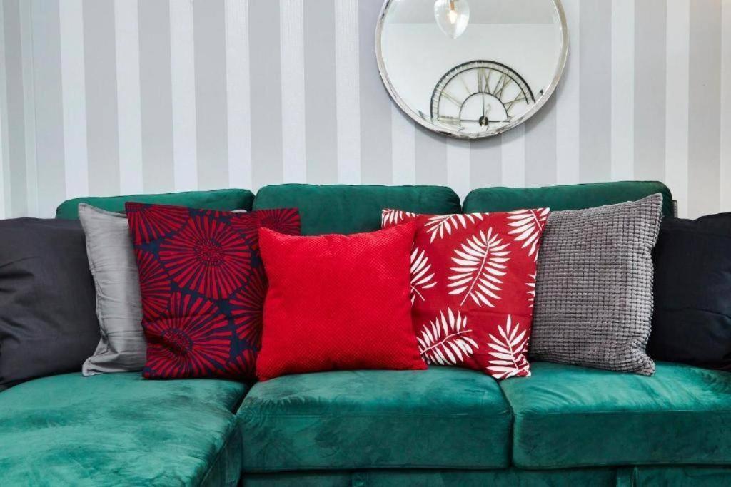The Exquisite Abode - Parking Apartment Manchester