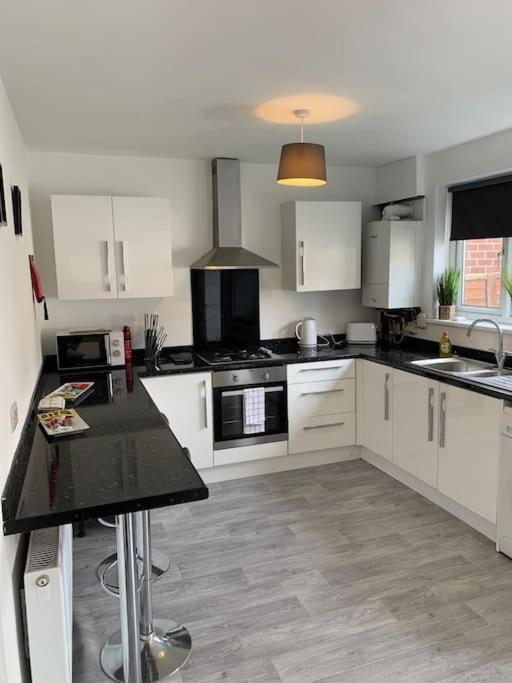 Contractor Stays By Furnished - Free Parking Apartment *