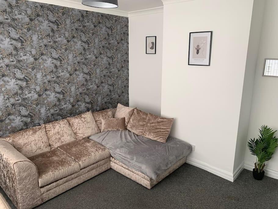 Contractor Stays By Furnished - Free Parking * Manchester