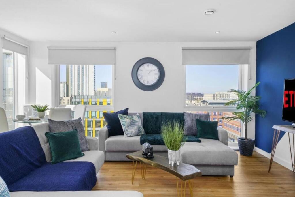 Stunning 3-bedroom Flat With Parking