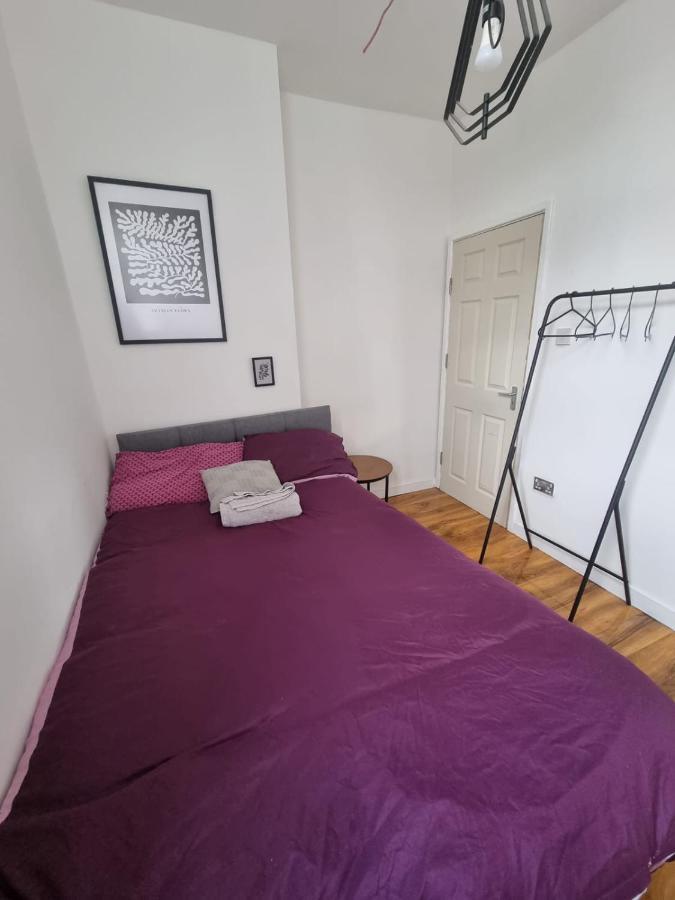 Gasthuis 6 With Private Bathroom In Levenshulme *