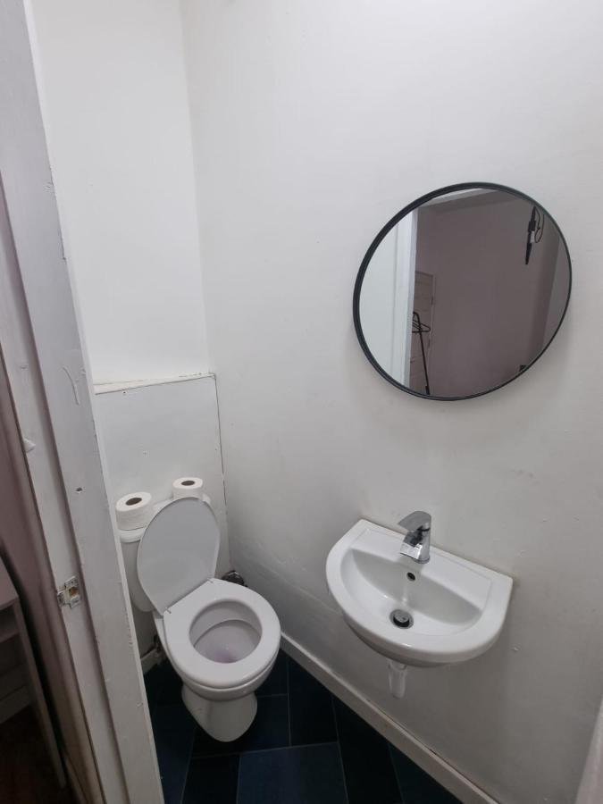 6 With Private Bathroom In Levenshulme Gasthuis