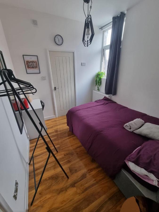 6 With Private Bathroom In Levenshulme