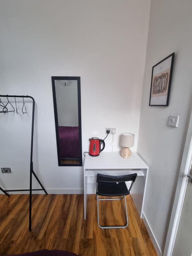 6 With Private Bathroom In Levenshulme * Manchester
