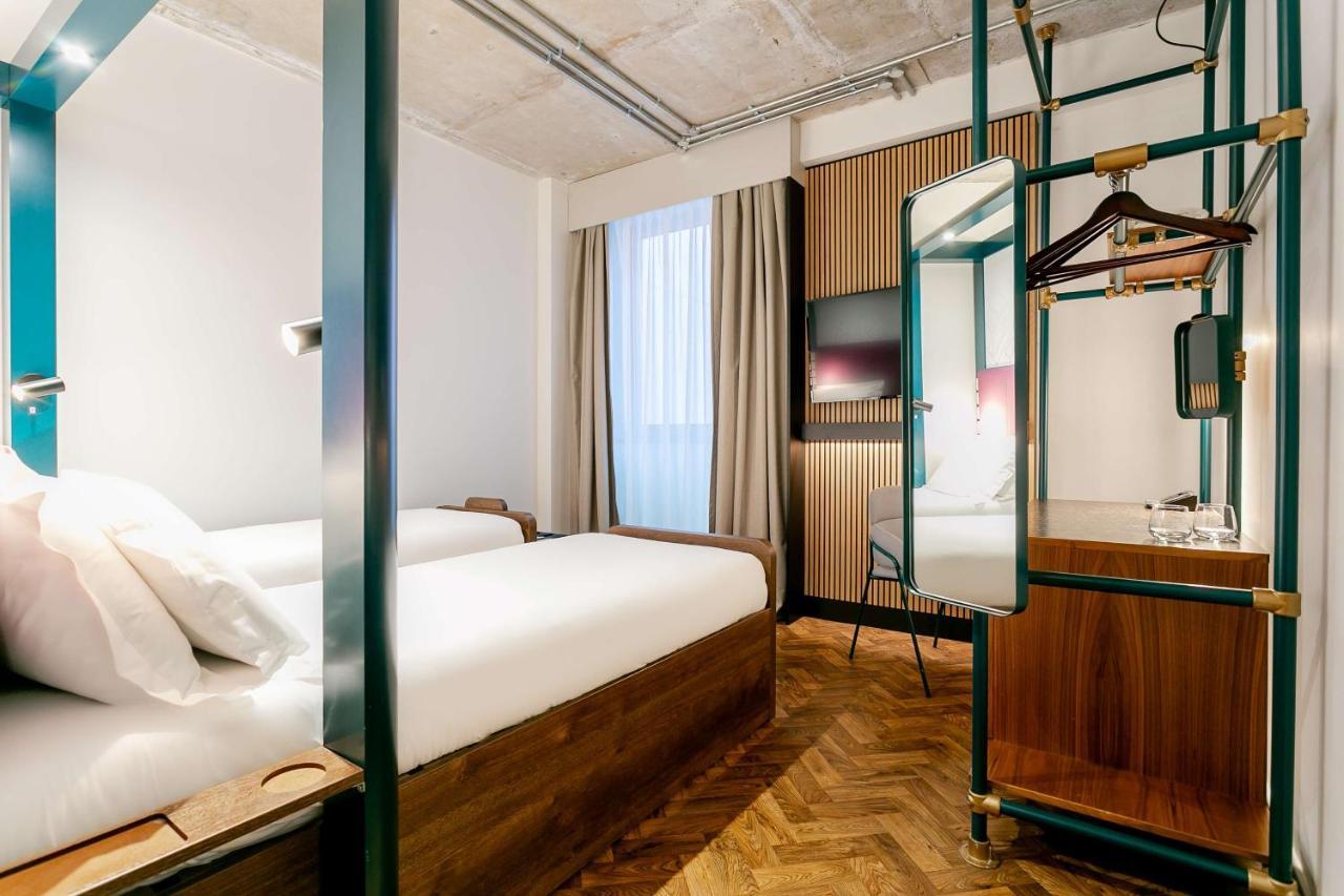 Yotel Deansgate 4*