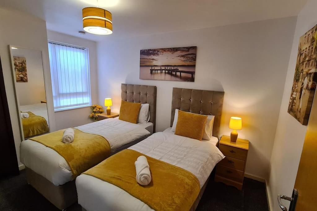 Lovely 2-bed Apt+wi-fi+parking.