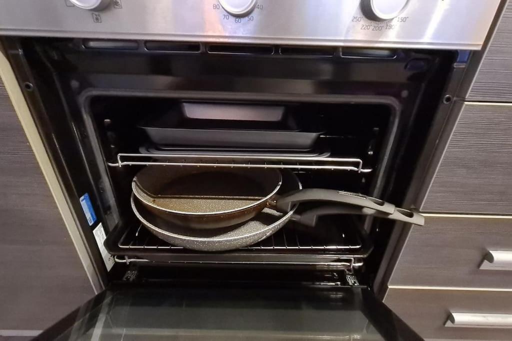 Lovely 2-bed Apt+wi-fi+parking. Apartment