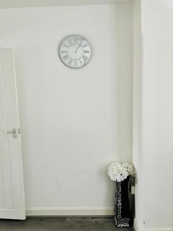 Beautiful And Homely 3 Bed House With Free Parking So Close To Man And Centre Appartement Manchester