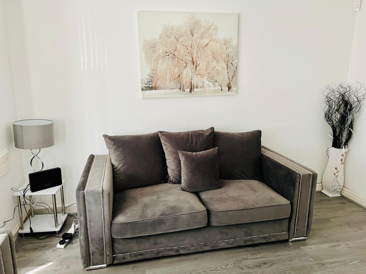 Beautiful And Homely 3 Bed House With Free Parking So Close To Man And Centre * Manchester