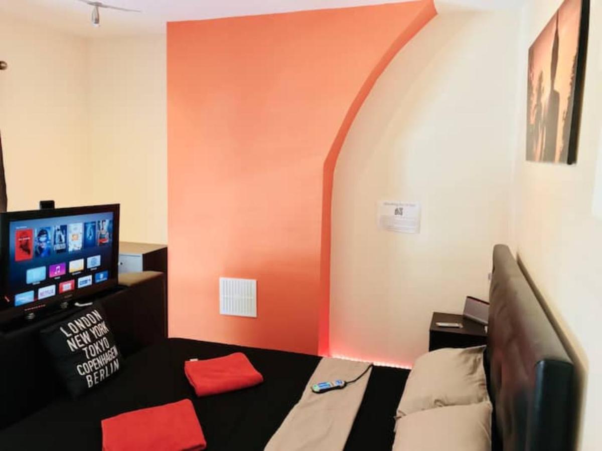Private King En-suite Bedroom Close To Mediacityuk/old Trafford Manchester