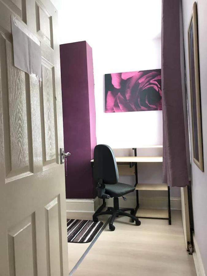 Private King En-suite Bedroom Close To Mediacityuk/old Trafford Accommodatie bij particulieren *