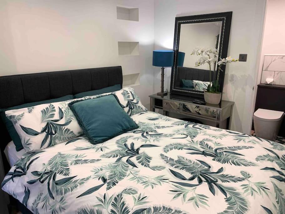 Private Entrance 1 Bed Salford - Perfect Location For Concerts, Rhs Gardens, Centre And Salford Quays Appartement Manchester