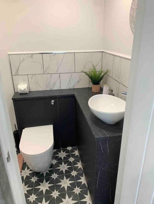 Private Entrance 1 Bed Salford - Perfect Location For Concerts, Rhs Gardens, Centre And Salford Quays Manchester