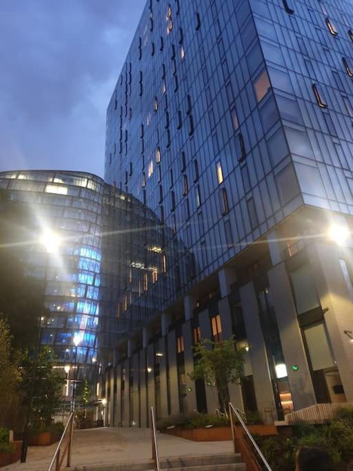 Outstanding, Ultra-sleek Flat Manchester