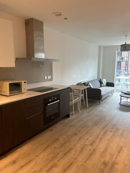 Apartment Modern And Spacious Centre *
