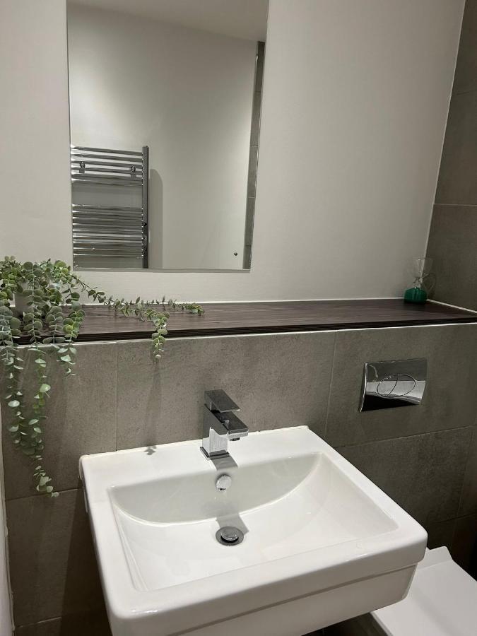 Lovely Entire Flat In * Manchester