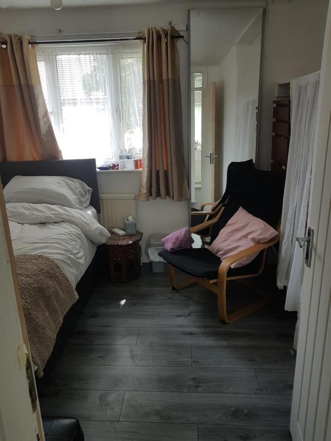 4 Mereside Walk * Manchester