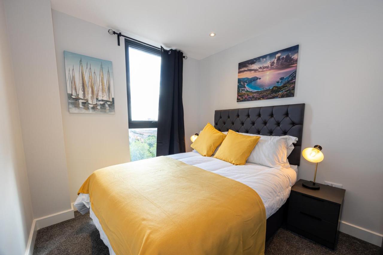 Contemporary 3 Bedrooms Apartment Manchester