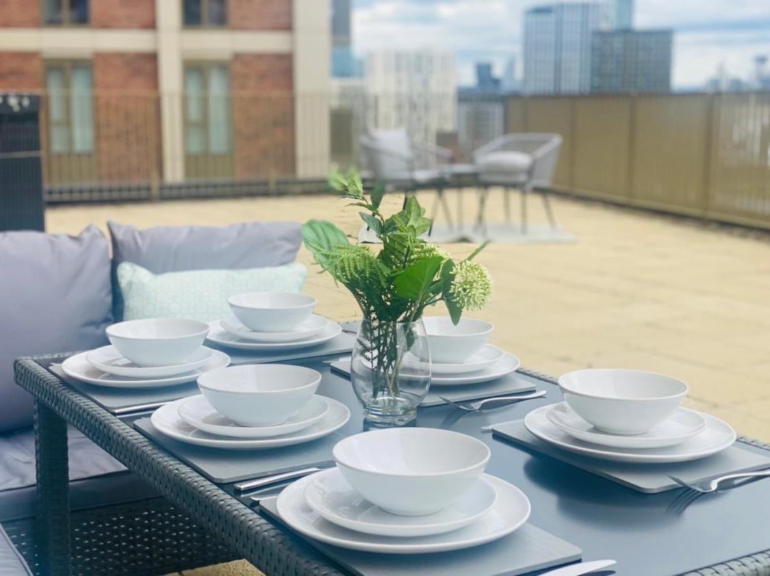 3 Bed Luxury Spacious With Pool * Manchester