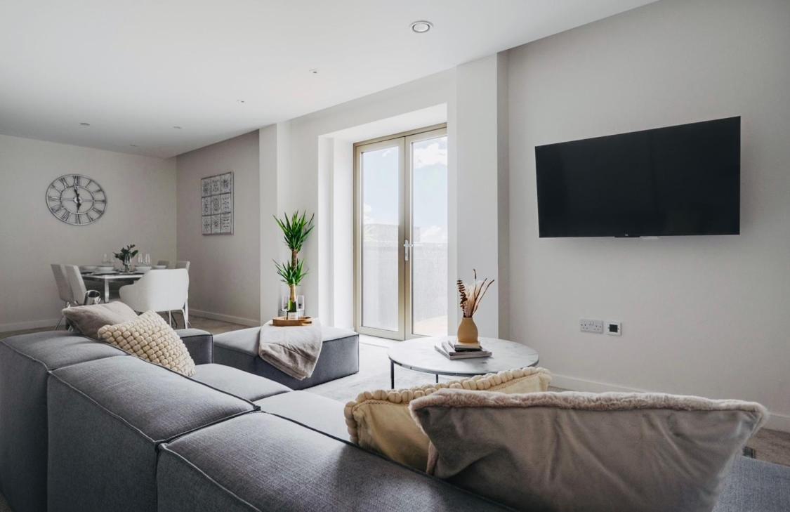 Apartment 3 Bed Luxury Spacious With Pool Manchester
