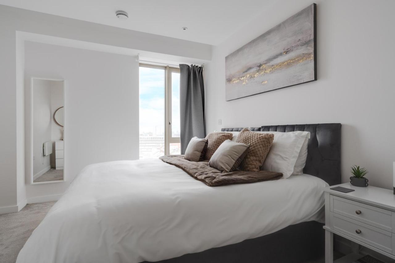 Apartment 3 Bed Luxury Spacious With Pool *