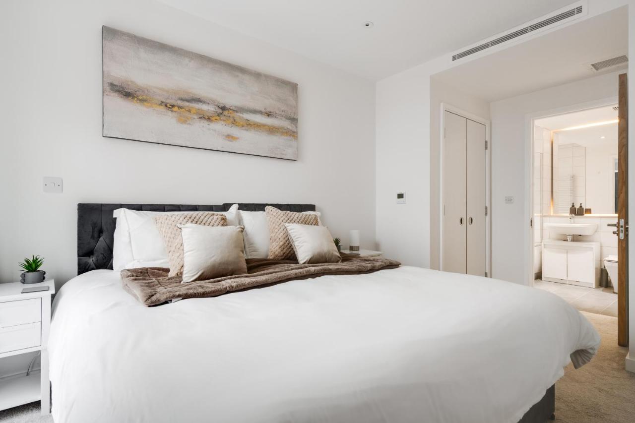 Apartment 3 Bed Luxury Spacious With Pool Manchester
