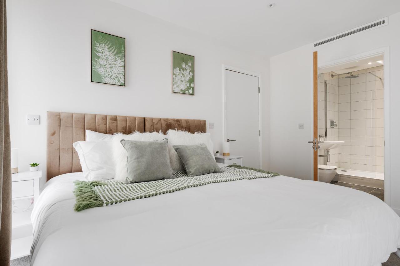 3 Bed Luxury Spacious With Pool *