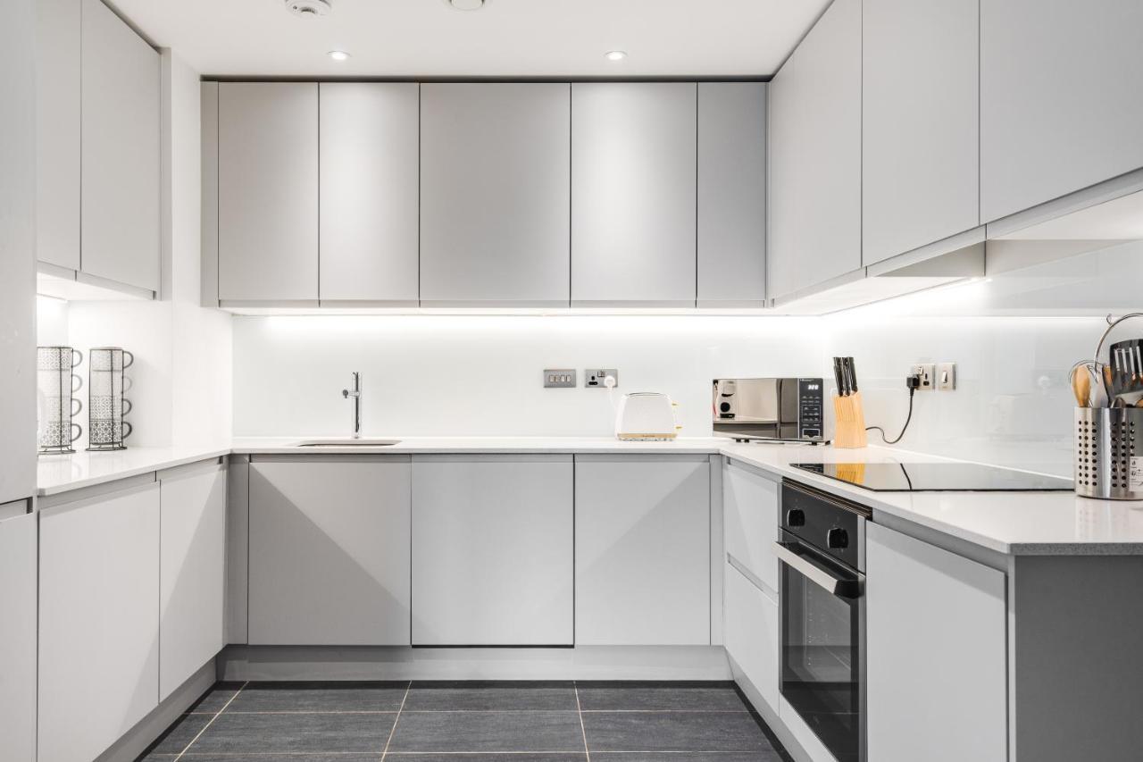 3 Bed Luxury Spacious With Pool * Manchester