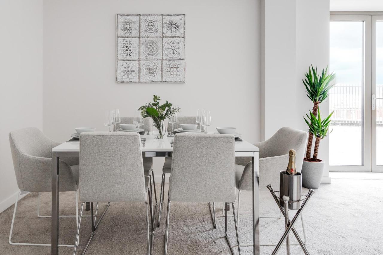 3 Bed Luxury Spacious With Pool Apartment *