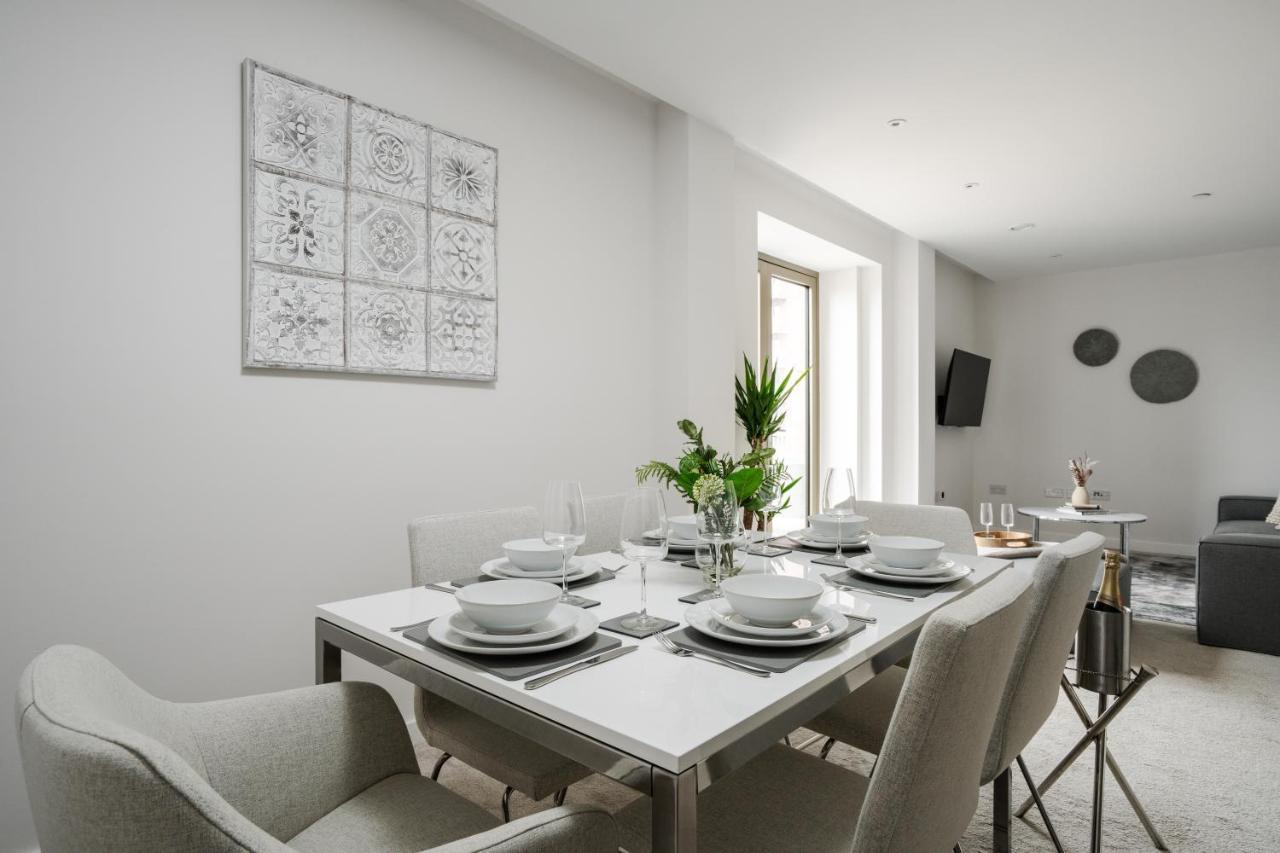 3 Bed Luxury Spacious With Pool Apartment *